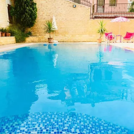 Luxury With Private Pool In וילה *